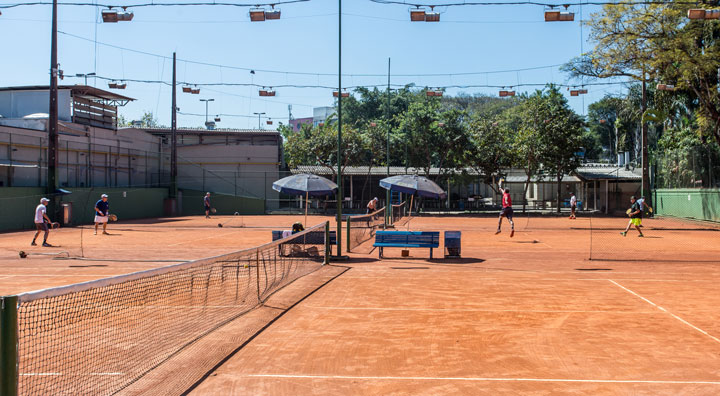 Quadras de tênis do Clube Esperia.