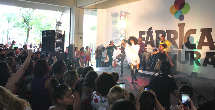 Show na Fábrica de Cultura no Dia das Crianças.