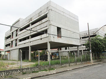 Obra parada (vide Minudências).