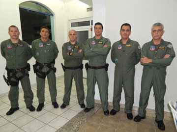 Membros do Grupamento de Radiopatrulha Aérea “João Negrão”.