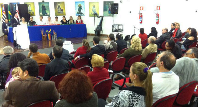Público presente à Casa de Cultura Salvador Ligabue.