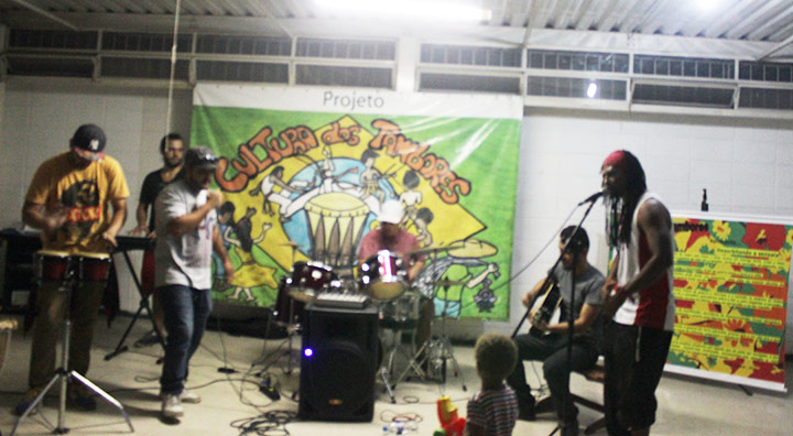 Apresentação da banda Refugio com o artista Emmy – Cultura dos Tambores.