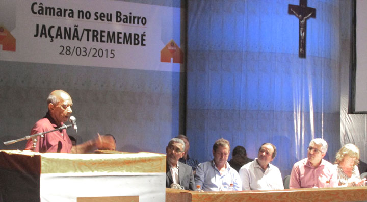 O líder comunitário na reunião da Câmara no Seu Bairro, em 2015.