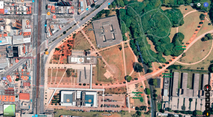 Google Maps com simulação do prédio atual colocado na área proposta no parque.