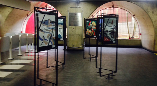 Vista geral da mostra “Repetição”, na estação Jardim SP – Ayrton Senna.