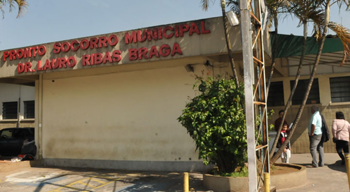 Entrada do Pronto Socorro Municipal Dr. Lauro Ribas Braga, o “PS de Santana”.