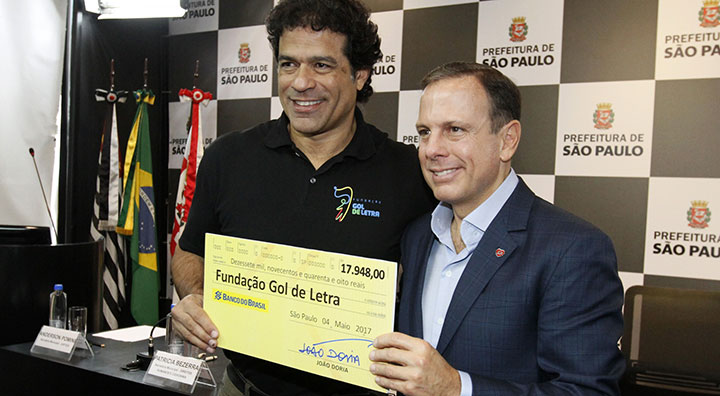 Raí de Oliveira, instituidor da FGL, e prefeito João Doria.