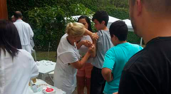 Vacinação no bairro do Cocho (Vila Amélia) no dia 21 (foto: Rosana Schiavolin)