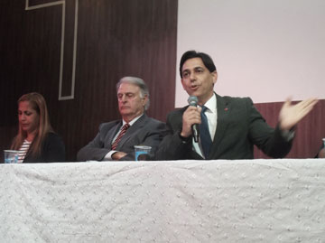 Prefeito regional Alexandre Pires.