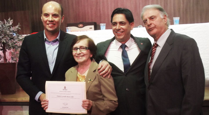 Secretário Claudio, poetisa Noemi, ,prefeito regional Alexandre e vereador Conte Lopes.