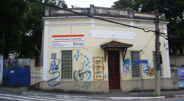 Prédio histórico no bairro, que abriga hoje a Casa de Cultura Tremembé.