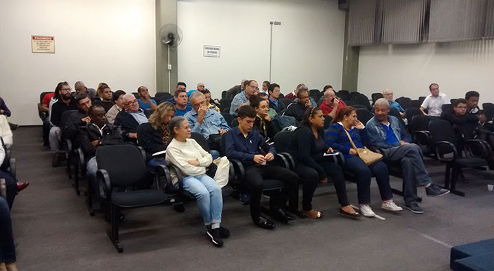 Parte do público presente à audiência na prefeitura regional Santana/ Tucuruvi.