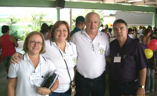 Equipe do Rotary Club V. Medeiros em atividade social na região.